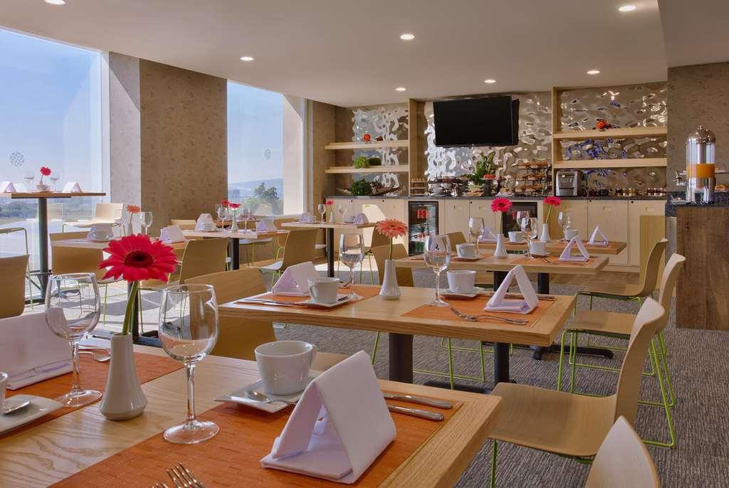 Galeria Plaza Irapuato Hotel Restaurant photo